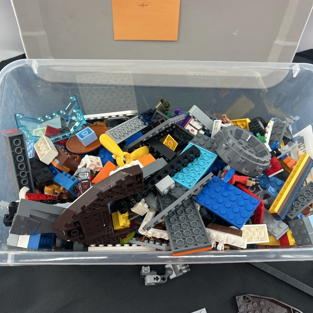 LEGO Bulk 2 1/2 Lbs Mixed Bricks RANDOM Box LEGO Pieces  Smaller People - Picture 3 of 7